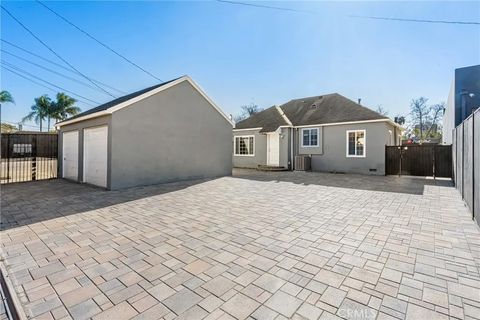 Photo of 801 W 17th Street, Santa Ana, CA 92706 (MLS # PW25281693)