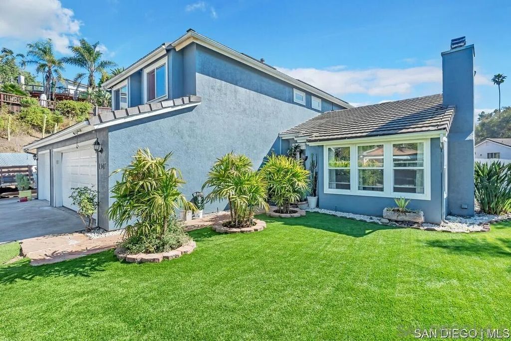 Photo of 1507 Phillips St, Vista, CA 92083 (MLS # 250040196)