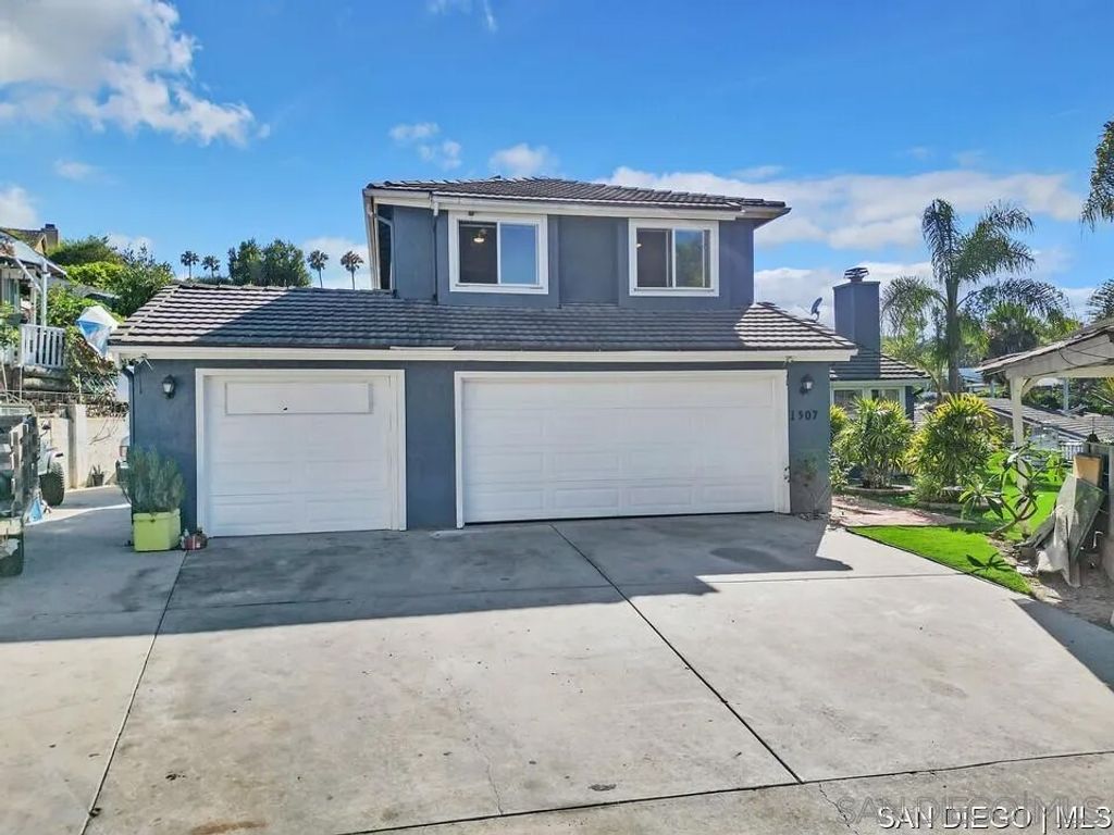 Photo of 1507 Phillips St, Vista, CA 92083 (MLS # 250040196)