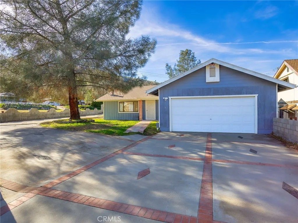 Photo of 1 N Salaine Drive, Bodfish, CA 93205 (MLS # SR26013898)