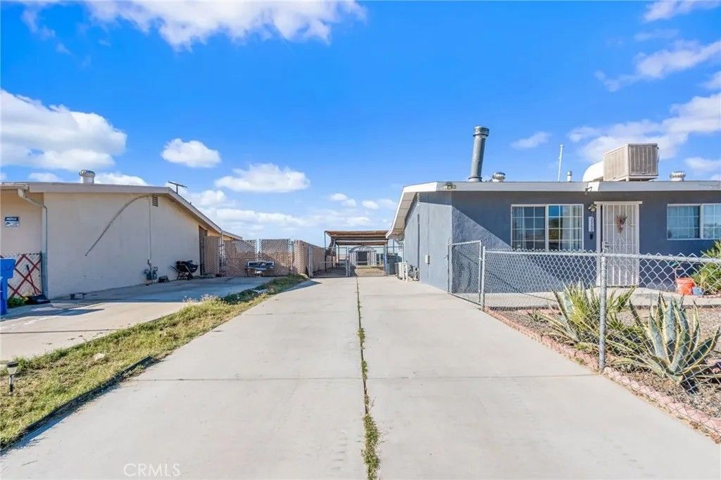 Photo of 35208 Walnut St, Barstow, CA 92311 (MLS # IV25267346)