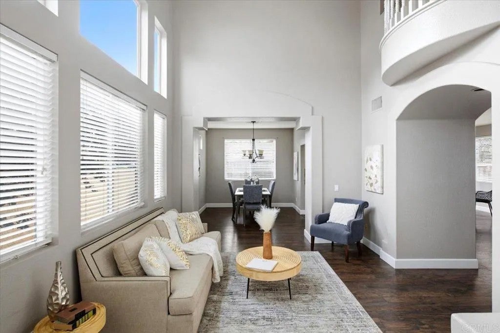 2043 Dawn View Glen