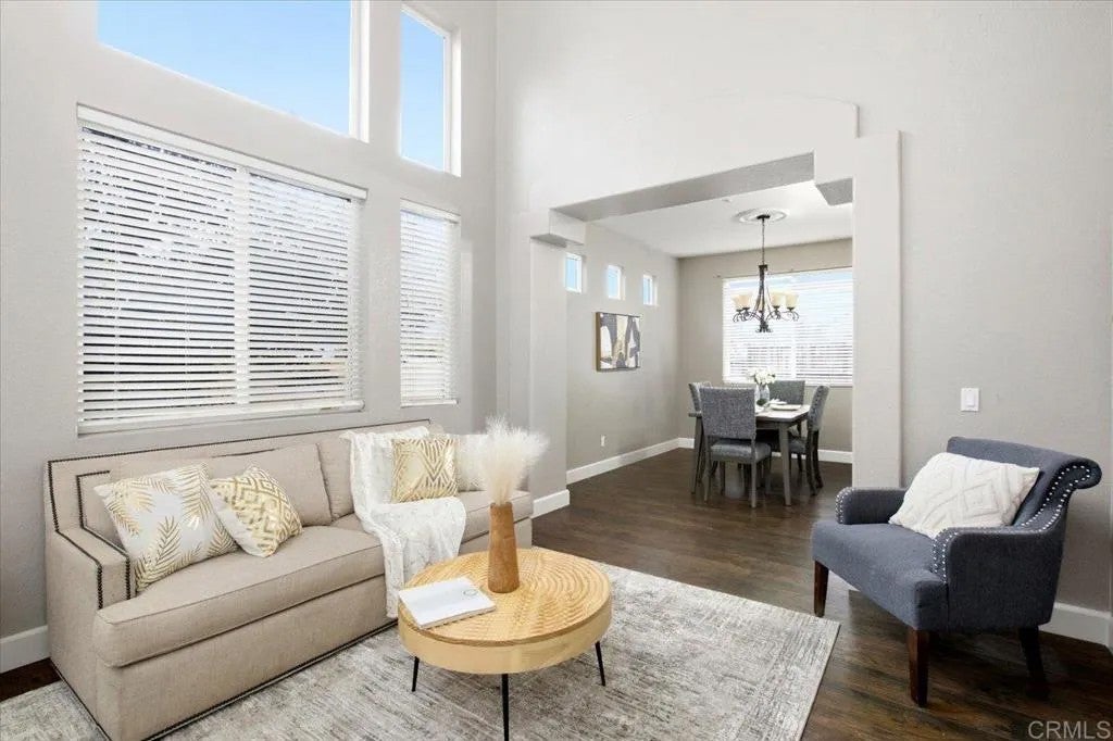 2043 Dawn View Glen