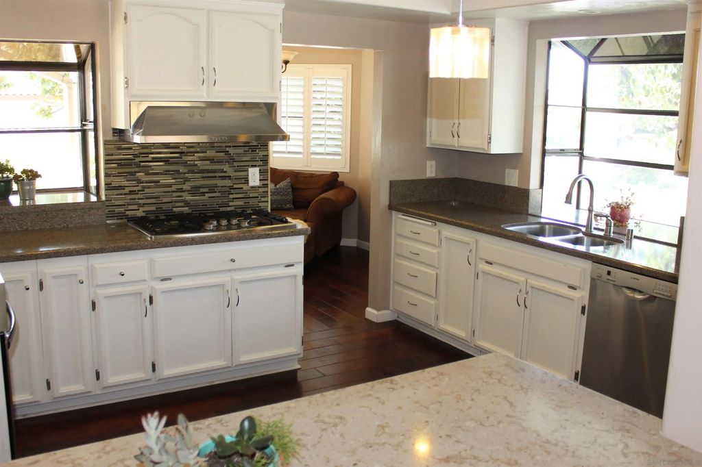 Photo of 5537 Lesa Rd, La Mesa, CA 91942 (MLS # 260005238)