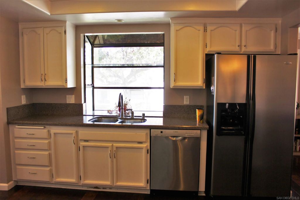 Photo of 5537 Lesa Rd, La Mesa, CA 91942 (MLS # 260005238)