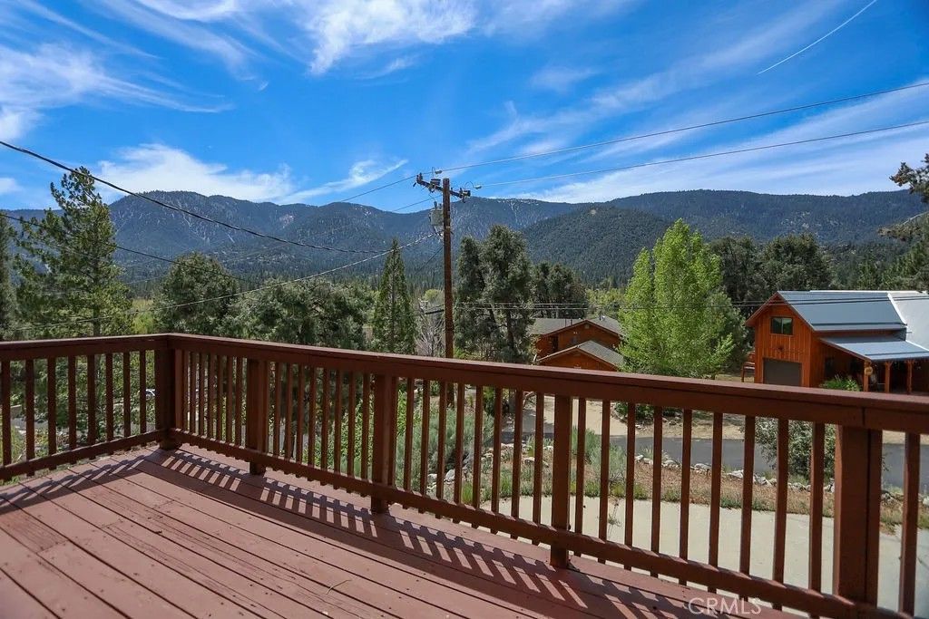 Photo of 16413 Grizzly Dr, Pine Mountain Club, CA 93222 (MLS # SR26083408)