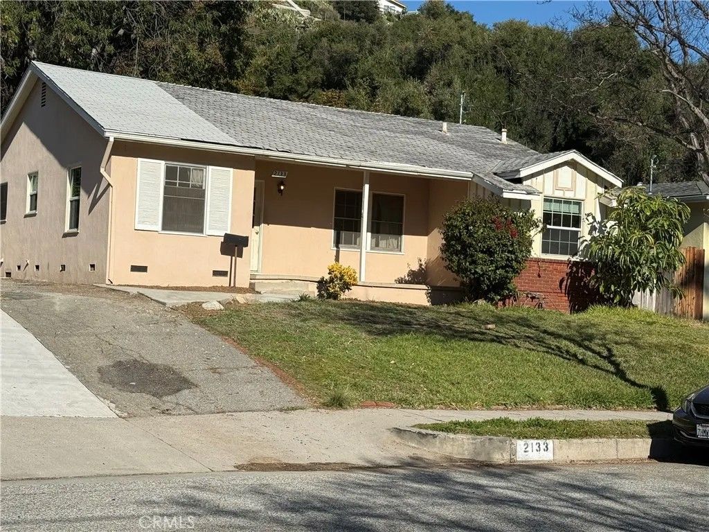 Photo of 2133 E E Chevy Chase Dr Drive, Glendale, CA 91206 (MLS # GD25272092)