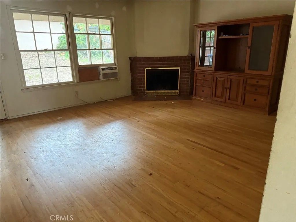 Photo of 2133 E E Chevy Chase Dr Drive, Glendale, CA 91206 (MLS # GD25272092)