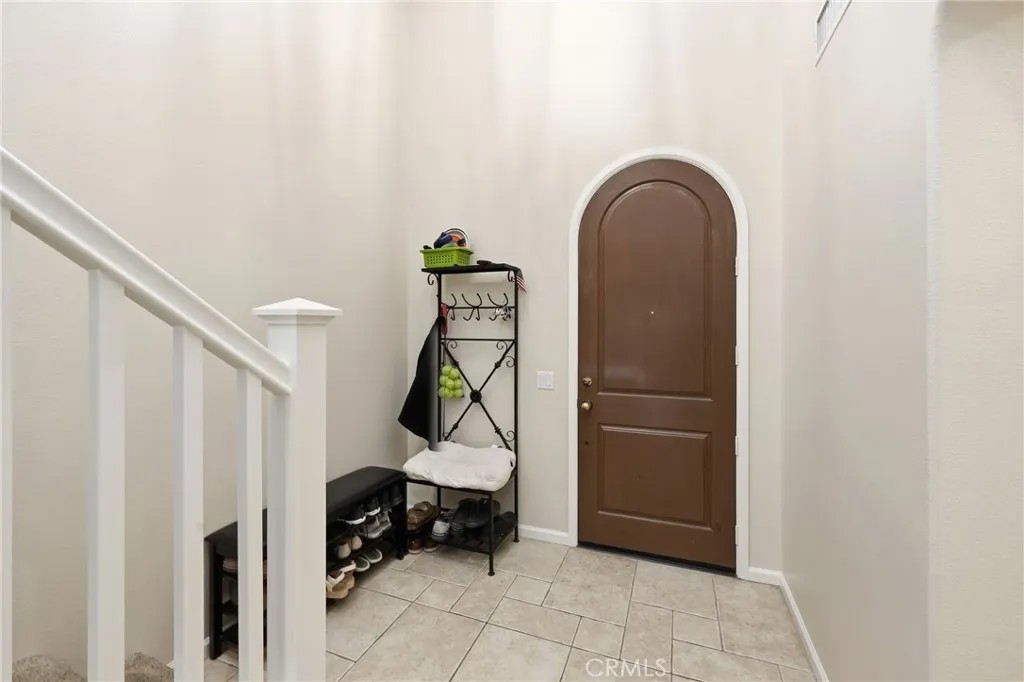 1721 Arthur Loop West