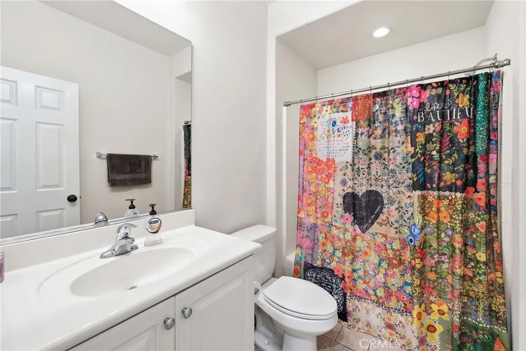 1721 Arthur Loop West