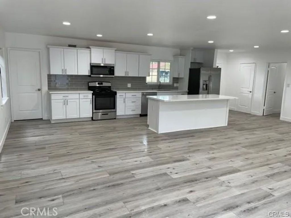 Photo of 12472 Woodlawn Ave, Tustin, CA 92780 (MLS # OC25280309)