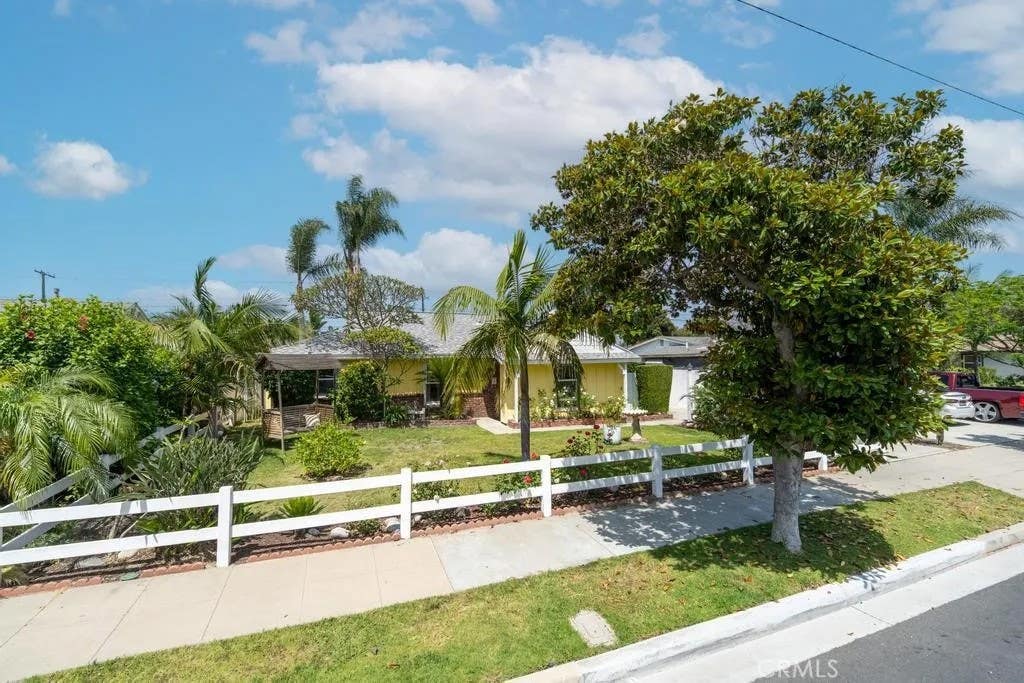 Photo of 831 S Hampstead ST, Anaheim, CA 92802 (MLS # OC26103237)