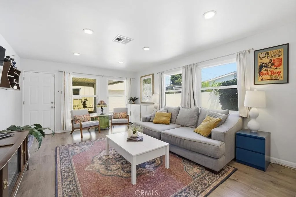 831 S Hampstead