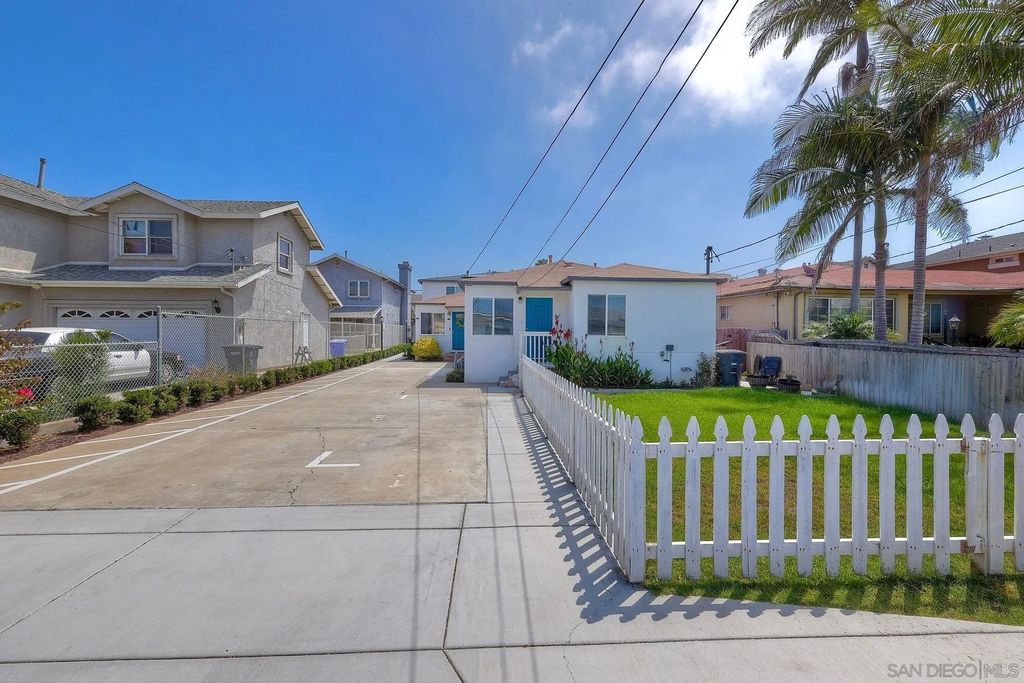 Photo of 843-845 10Th St, Imperial Beach, CA 91932 (MLS # 250036919)