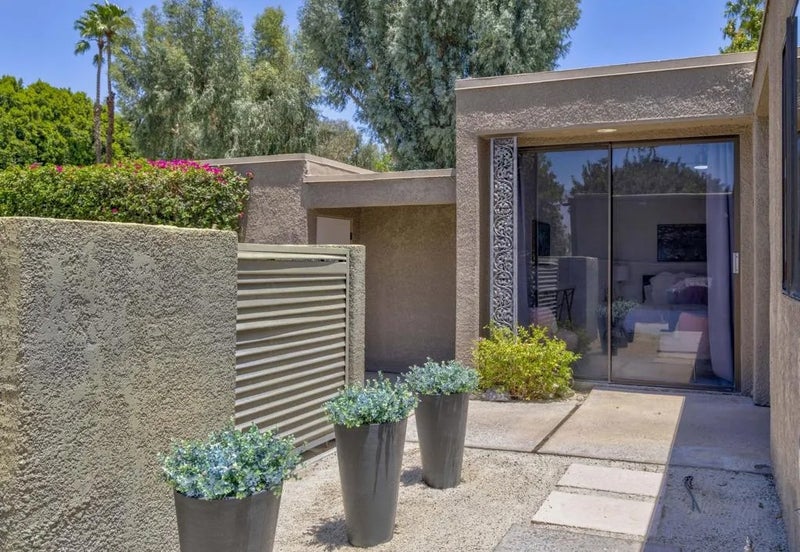 552 Desert West Drive
