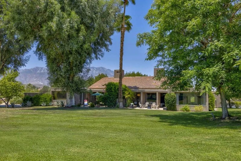 552 Desert West Drive