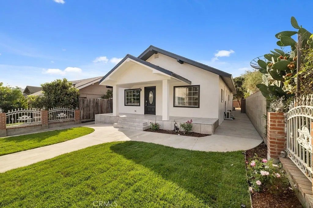 Photo of 3343 Roseview Avenue, Los Angeles, CA 90065 (MLS # SR26066824)