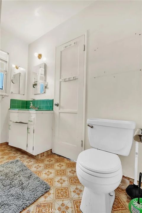 Tiny photo for 911 Hawaiian Ave, Wilmington, CA 90744 (MLS # DW25239933)