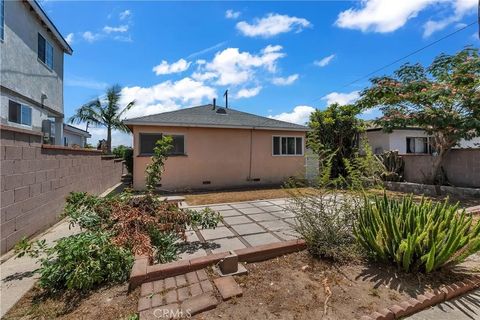 Tiny photo for 911 Hawaiian Ave, Wilmington, CA 90744 (MLS # DW25239933)