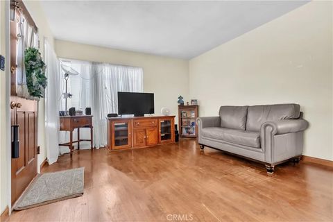 Tiny photo for 911 Hawaiian Ave, Wilmington, CA 90744 (MLS # DW25239933)