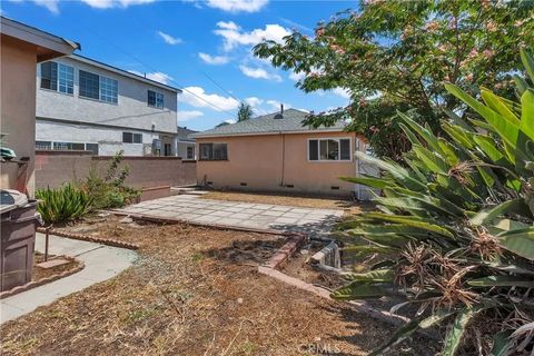 Tiny photo for 911 Hawaiian Ave, Wilmington, CA 90744 (MLS # DW25239933)