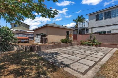 Tiny photo for 911 Hawaiian Ave, Wilmington, CA 90744 (MLS # DW25239933)