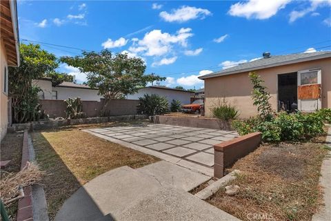 Tiny photo for 911 Hawaiian Ave, Wilmington, CA 90744 (MLS # DW25239933)