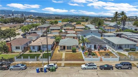 Tiny photo for 911 Hawaiian Ave, Wilmington, CA 90744 (MLS # DW25239933)