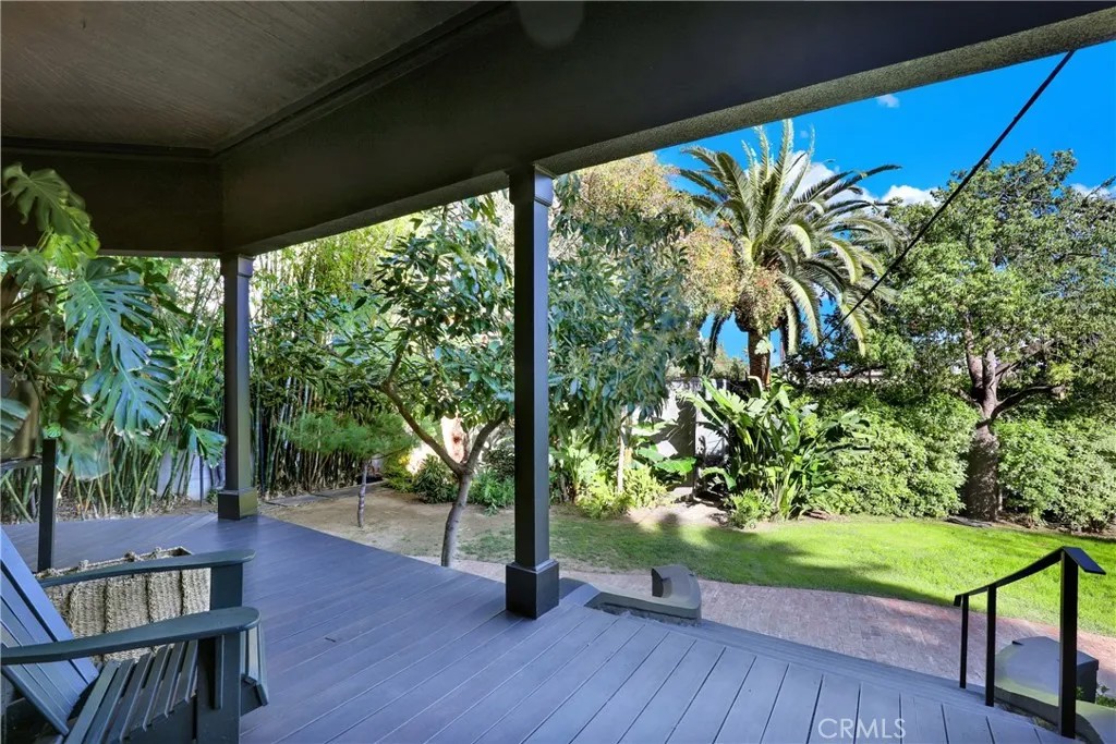 801 E Edgeware Road
