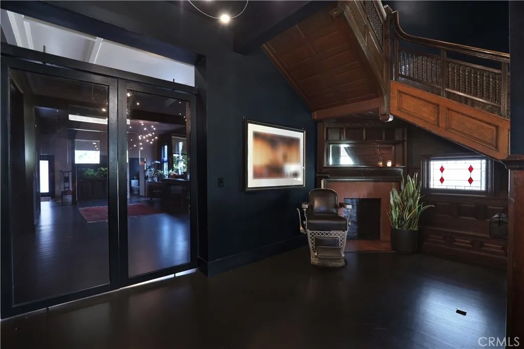 801 E Edgeware Road