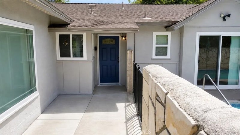 1260 Grove Ave