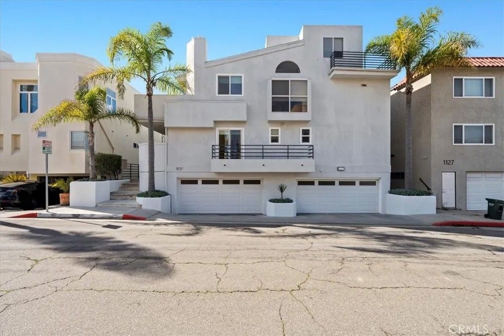 Photo of 1107 Loma Drive #D, Hermosa Beach, CA 90254 (MLS # SB26013097)