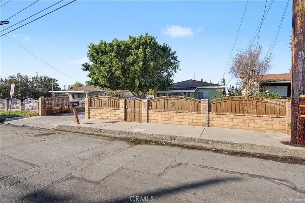 Photo of 9824 Linden Avenue, Bloomington, CA 92316 (MLS # IV26030370)