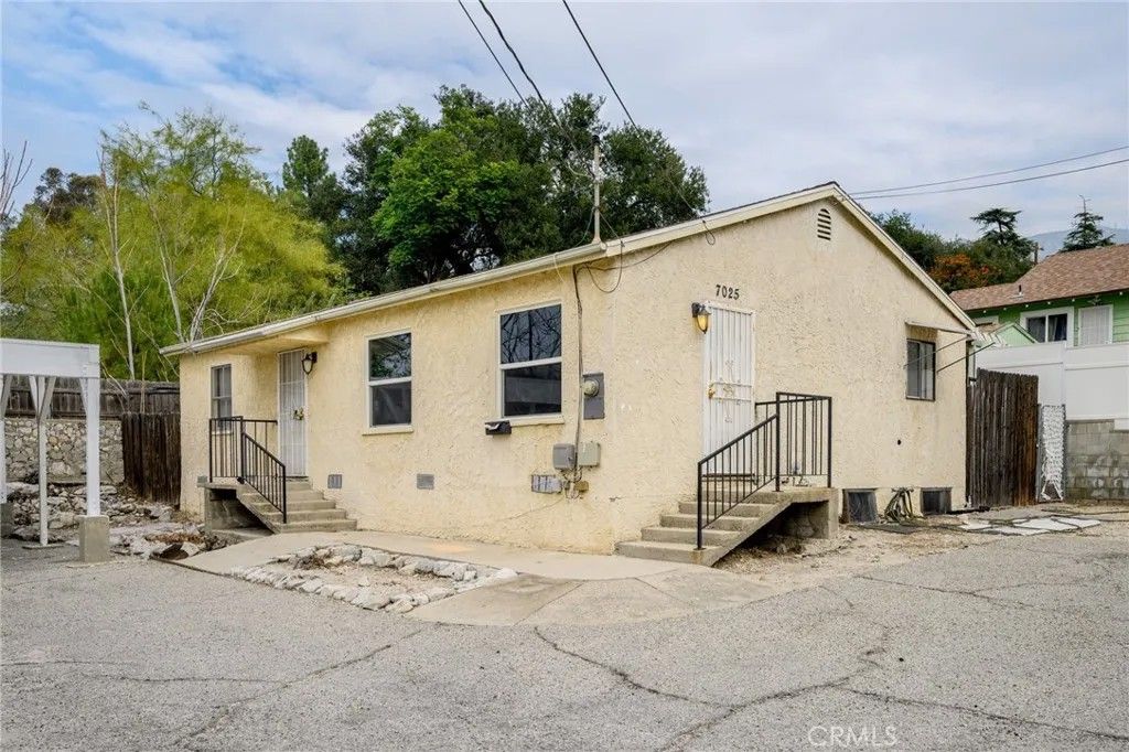 Photo of 7025 Day Street, Tujunga, CA 91042 (MLS # SR26015750)