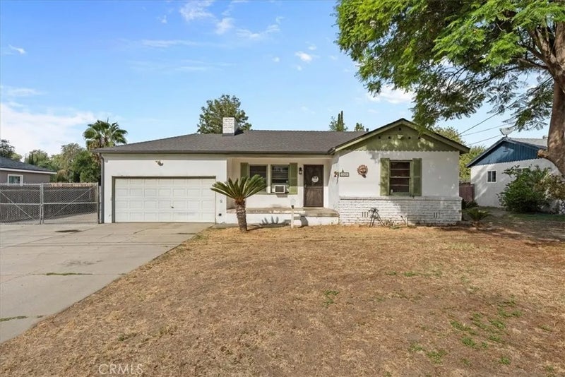 2628 Lawrence Ave
