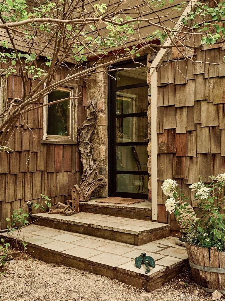 255 Hemlock