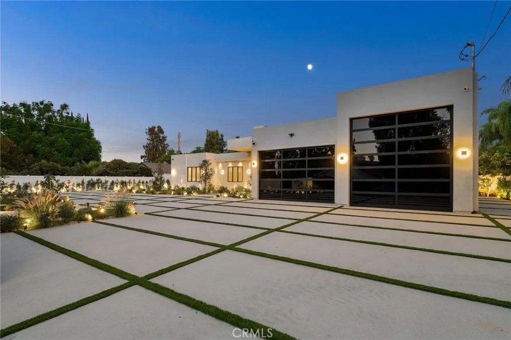 22924 Erwin Street
