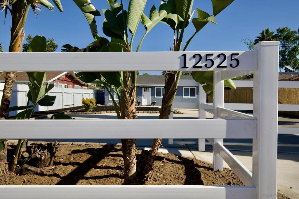 Photo of 12525 Julian Avenue, Lakeside, CA 92040 (MLS # 250046185)