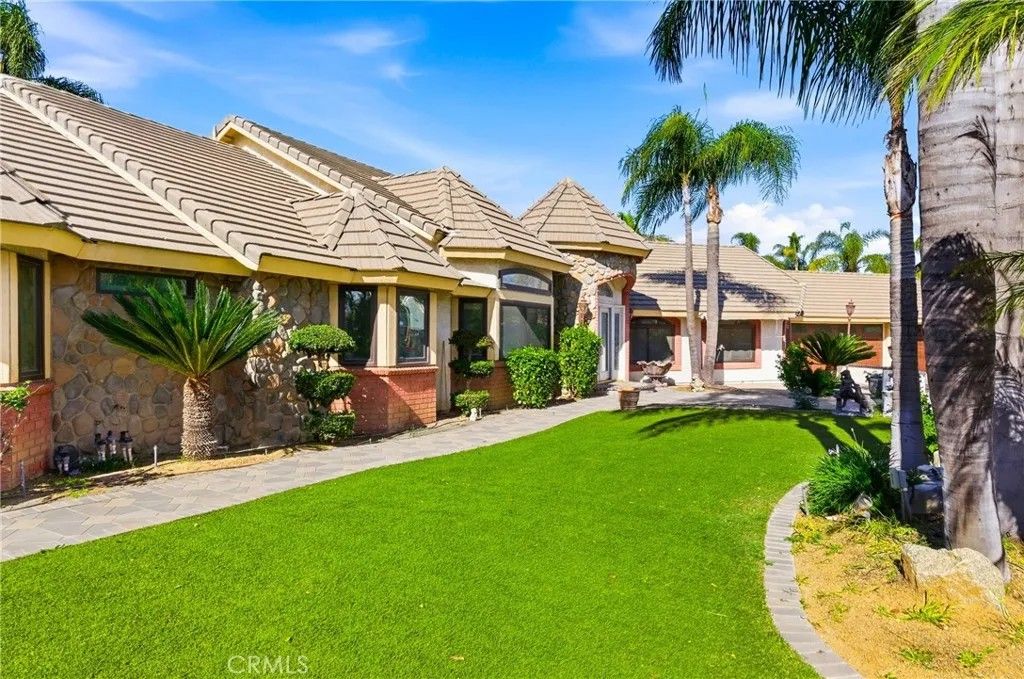 Photo of 16575 Bonanza Dr, Riverside, CA 92504 (MLS # IG26016966)