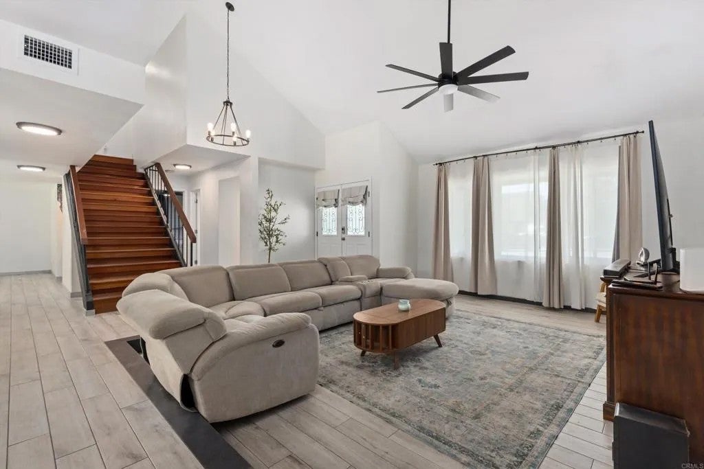 1025 Arroyo Dr