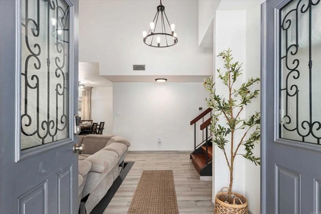 1025 Arroyo Dr