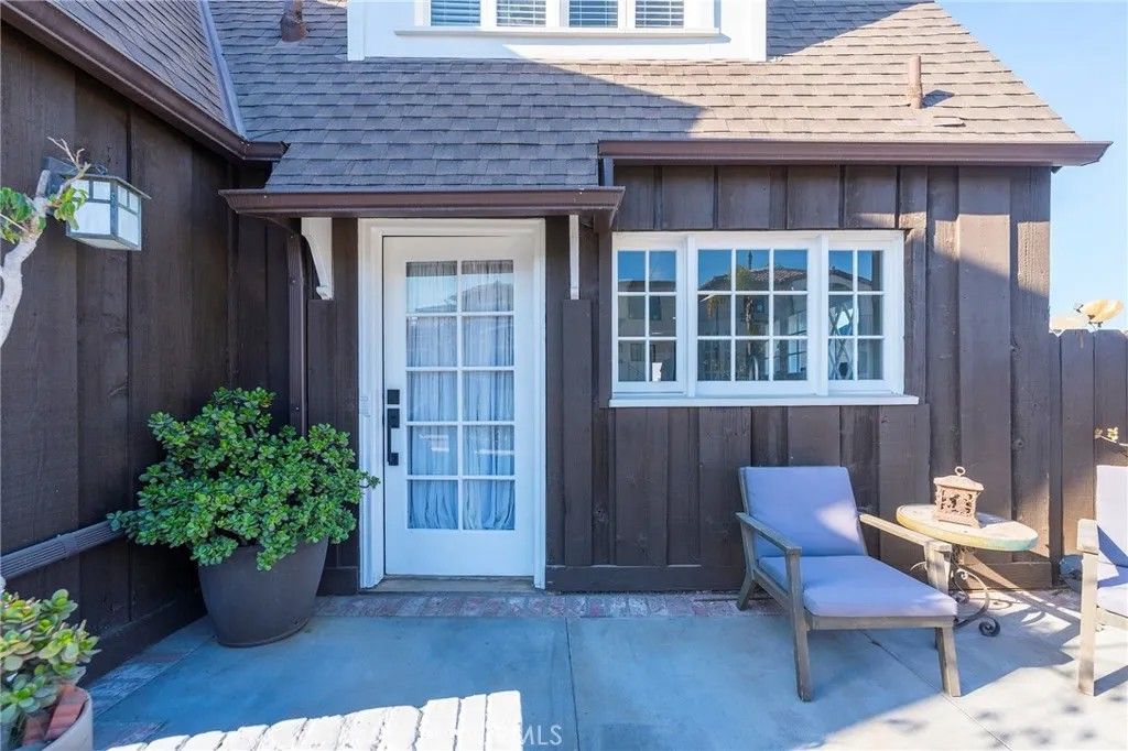 Photo of 1835 Manhattan Ave, Hermosa Beach, CA 90254 (MLS # SB26000664)