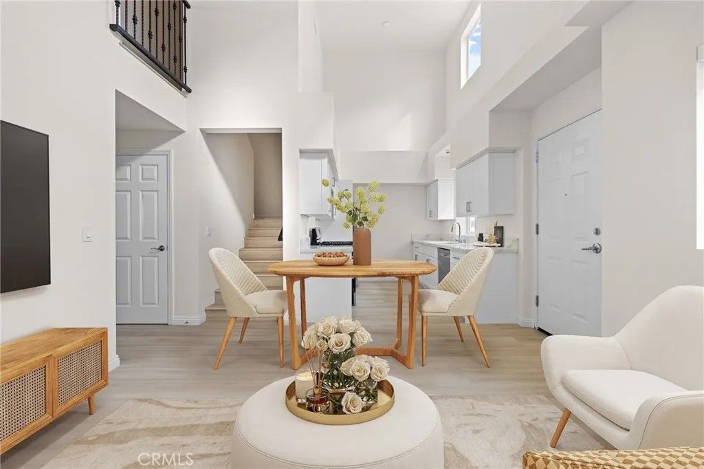 Photo of 1818 S Norton Avenue #401, Los Angeles, CA 90018 (MLS # AR25160089)
