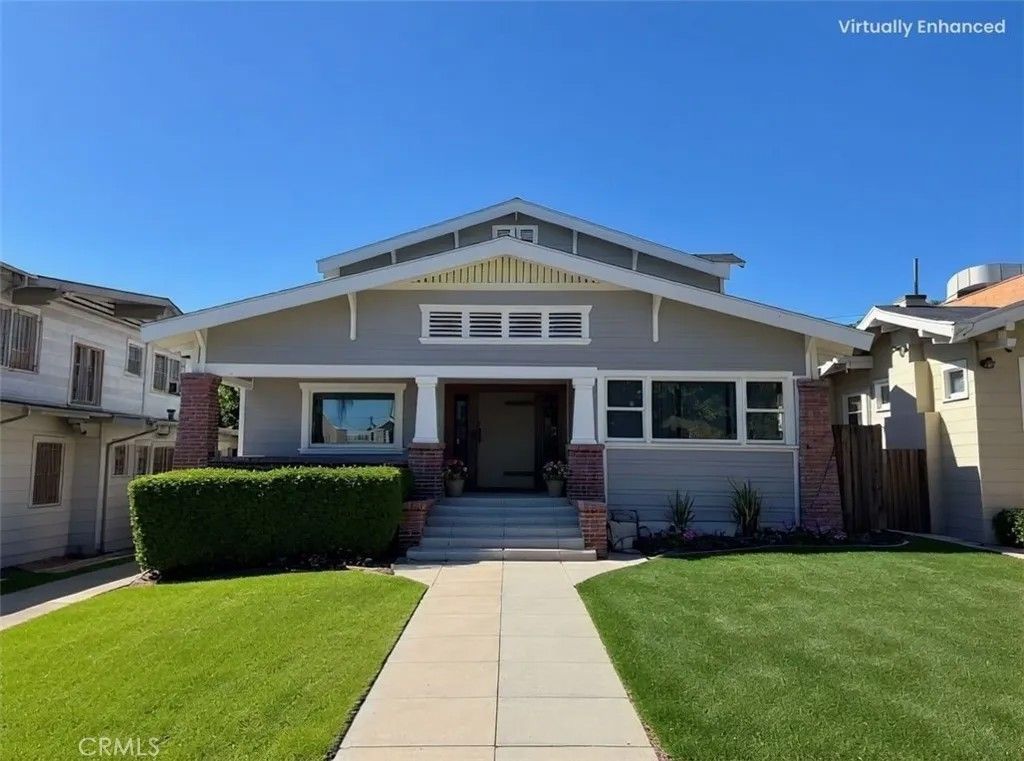 Photo of 1019 S Gramercy Dr, Los Angeles, CA 90019 (MLS # SR25243995)