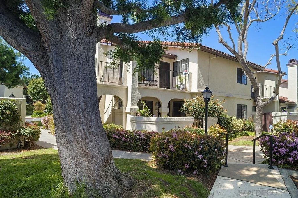 Photo of 4235 Porte De Palmas #181, San Diego, CA 92122 (MLS # 260010660)
