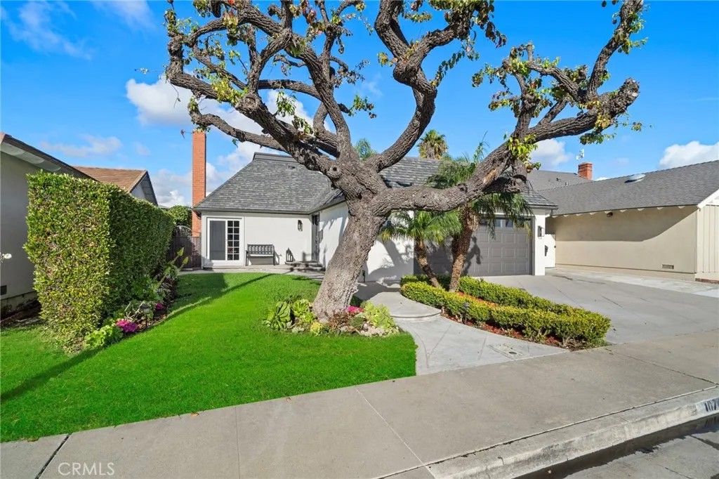 Photo of 10763 El Centro Avenue, Fountain Valley, CA 92708 (MLS # OC25281181)