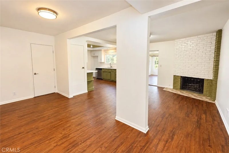 1087 N Greengrove