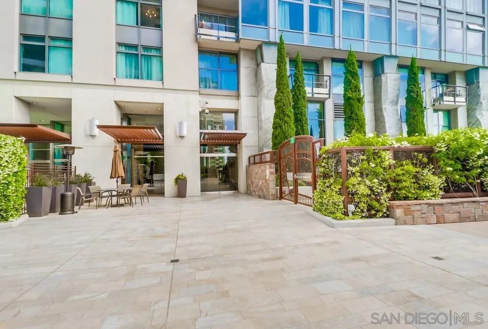 645 Front St 2201