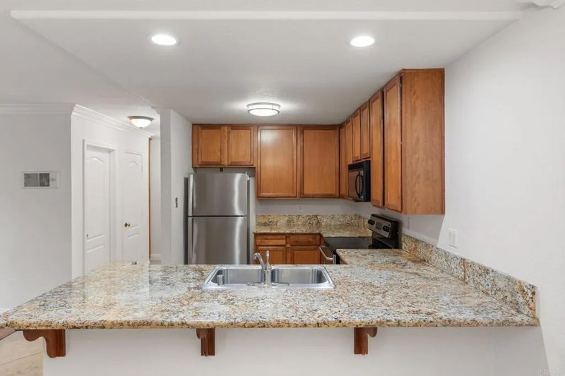 1075 N Escondido 104