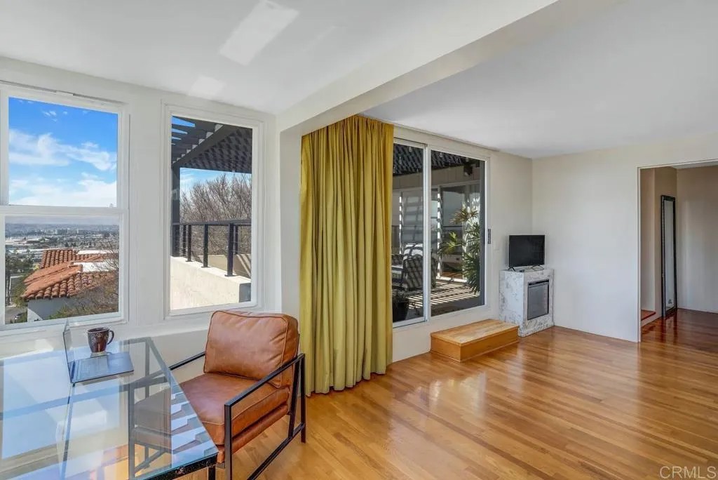 2204 Albatross Street